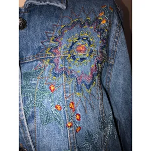 Vintage Embroidered Denim Shacket Shirt Jacket Beaded Floral Artwear Boho Size M thumbnail 3