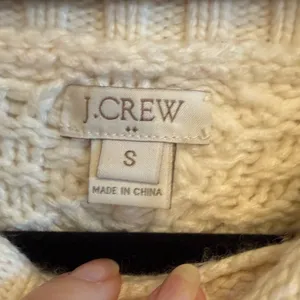 💋💋💋BOGOHO💋💋💋J.Crew Classic Cream Cable Knit Sweater-Small thumbnail 6