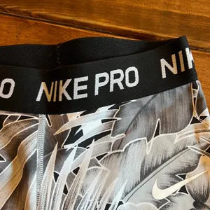 Nike Leggings thumbnail 3