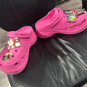 CROCS women’s Pink Slippers with Fun Charms thumbnail 6