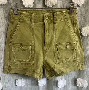 American Eagle Highest Rise 90s Boyfriend Cargo Shorts Green Size 0 thumbnail 1
