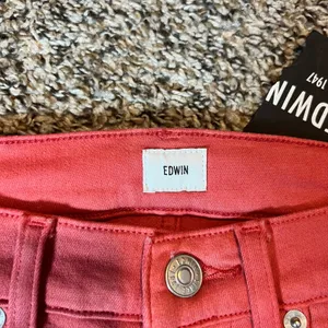 EDWIN Women‎ Coral Red High Rise Raw Hem Straight Leg Jeans Size 26 thumbnail 2