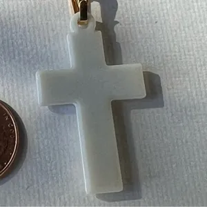 Avon Vintage White Enamel Floral Cross Necklace 24” Goldtone Rope Chain thumbnail 6