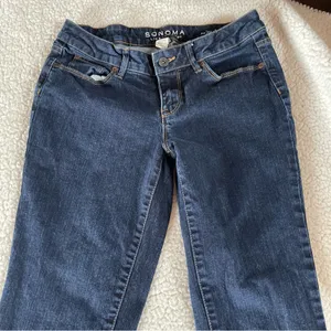 Women'S Sonoma Mid Rise, Boot Cut Dark Wash Jeans Size 6 thumbnail 2