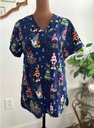 Christmas Scrub Top Gnomes Dogs Holiday Print Women's Medium Nurse Uniform‎ thumbnail 1