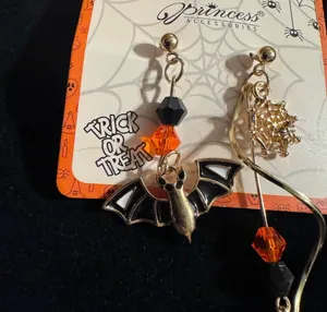 Princess Accessories Trick or Treat Halloween Bat Pumpkin Earrings thumbnail 2