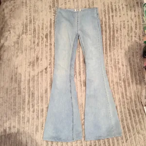 We The Free‎ Women's Light Wash Flare Jeans Size 25 High Rise Bell Bottom thumbnail 2