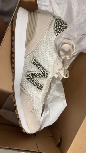 New Balance Shoes Women’s thumbnail 1