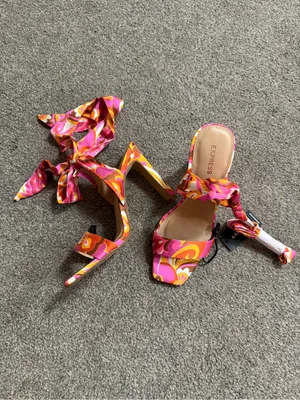 NWT Express Vibrant Pink and Orange Retro Floral High Heel Sandals size 7.5 thumbnail 3