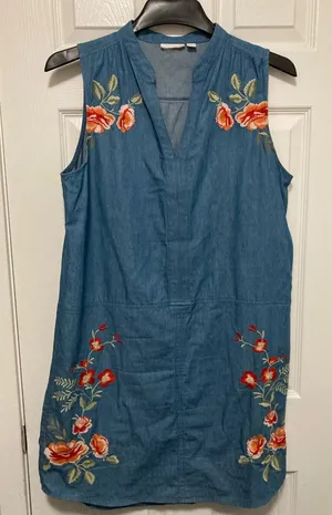 *Westport 1962 Blue Chambray V-Neck Embroidered Floral Size 12 Shift Dress thumbnail 1