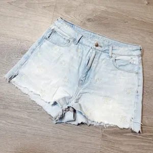 •AMERICAN EAGLE• DAISY MOM SHORTS thumbnail 1