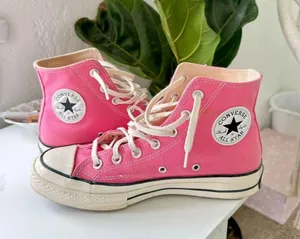 Pink Converse thumbnail 1