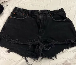Abercrombie and Fitch “mom short” thumbnail 1