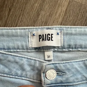 PAIGE Light Wash Ankle Jeans Cindy Crop Denim 31 distressed Raw Hem thumbnail 4