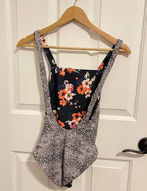 Volcom Leaf It Be Floral Leopard Print Bohemian One Piece Reversible Swim Suit thumbnail 6