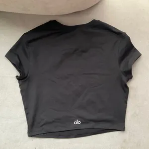 Alo Yoga Alosoft Crop Finesse Short Sleeve Black S thumbnail 4