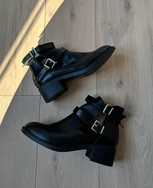 Women’s Booties Black Size 8.5 thumbnail 4