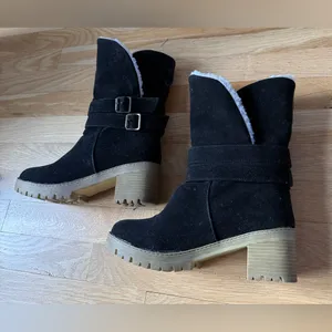Beauty Black Winter Boots with Cream Fur Lining 6.5 thumbnail 2
