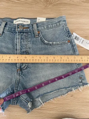 Aritzia Denim Forum 26 NEW The Yoko Shorts Light Wash Cut Off Cotton thumbnail 6