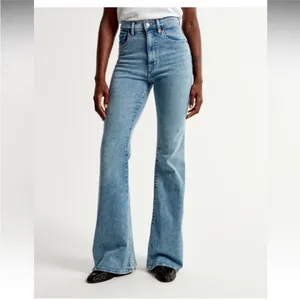 Abercrombie & Fitch Ultra High Rise The Flare Jeans thumbnail 5
