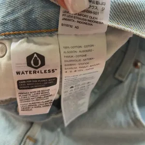 ✨Levi's Women's 501 Original Jean Light Wash Sz 26 Shorts✨ thumbnail 8