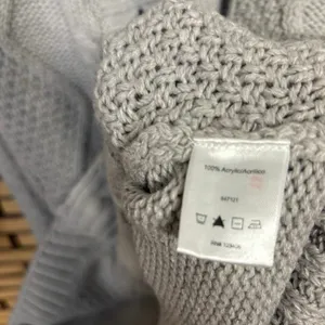 Venus Gray Cable Knit Button Front Cardigan‎ Size Small thumbnail 5