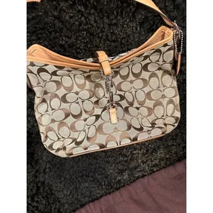 Classic coach pattern handbag in brand new condition thumbnail 10