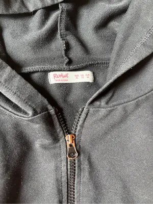 SheIn Black Zip-Up Cropped Hoodie thumbnail 2
