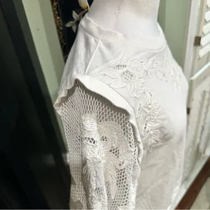 Anthropologie White Embroidered Cutwork Sweatshirt – Size XS (Oversized Fit) thumbnail 5