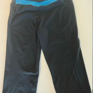 NIKE CROP LEGGINGS SZ M thumbnail 2