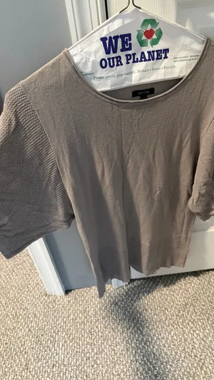 Apt. 9 Taupe Short-Sleeve Knit Top with Textured Sleeves Medium thumbnail 2