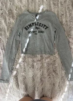 Graphic Tee Gray Size M thumbnail 1