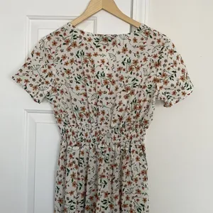 Sucrefas flowy wildflower dress. thumbnail 8