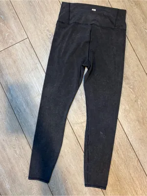 Vuori Washed Studio Legging Gray Washed in Charcoal M thumbnail 10