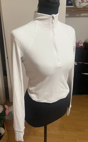 Lululemon top  thumbnail 1