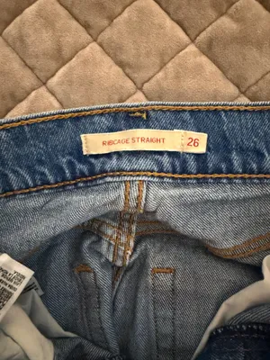Levi’s Ribcage Straight thumbnail 2