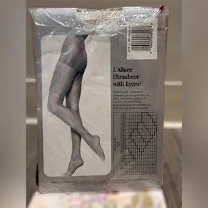 Vintage 1980s Christian Dior L’Allure Silken Sheer Control Top Pantyhose‎ Green thumbnail 2