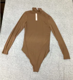 Victoria's Secret Mock Neck Long Sleeve Bodysuit Tan Brown Gold‎ V Hardware L.. thumbnail 1