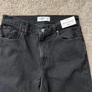 Abercrombie & Fitch ‘90’s Relaxed High Rise Jeans thumbnail 2