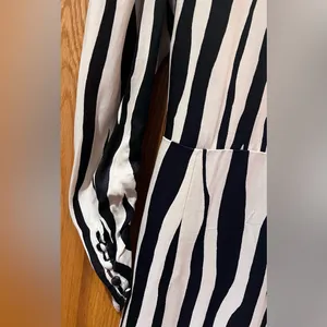 ZARA Zebra Print Satin Wrap Mini Dress w/‎ Tie Ruched Cuffs Black & Ecru Medium thumbnail 14