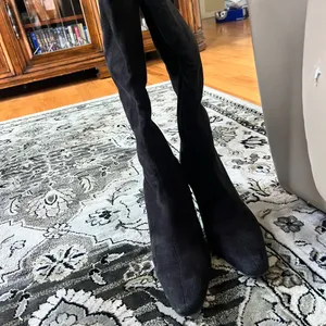 Elegant Black Suede Knee thumbnail 2