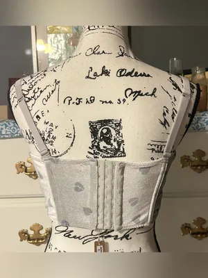 Skims Velvet Lace Corset - Platinum Heart Breaker thumbnail 3