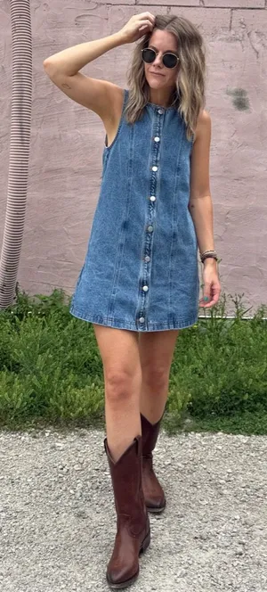 Le Lis Denim Dress Boutique thumbnail 1
