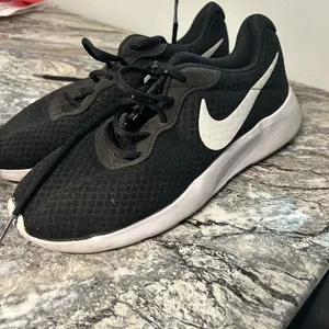 Nike Black and White Sneakers thumbnail 2