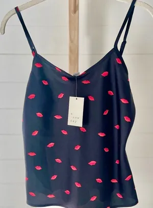 A New Day Women Black Red Lips Print Cami Tank Top Size XS‎ thumbnail 1