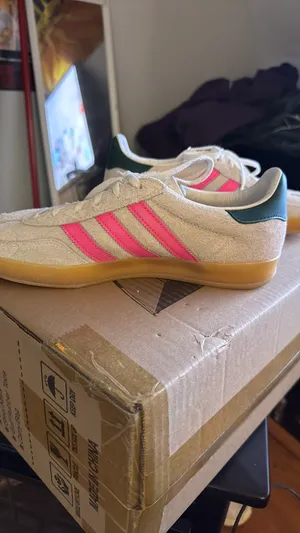 adidas Wmns Gazelle Indoor 'Off White Lucid Pink' thumbnail 3