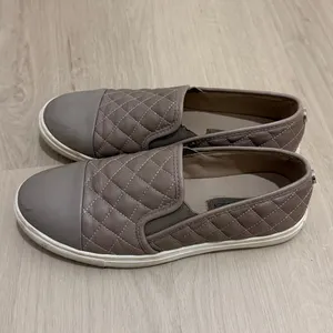 Steve Madden Zaander Quilted Brown Slip-On Sneakers thumbnail 4