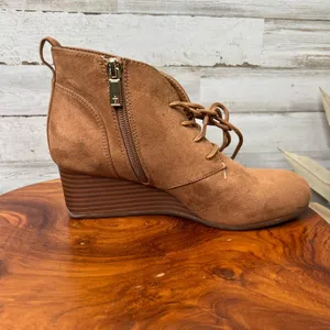Kenneth Cole Reaction Deka Brown Suede Wedge Booties Lace Up Size 6 thumbnail 3