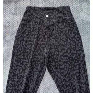 Lululemon Women's Aligh High Rise Jog Stretch‎ pants Color Black Gray Size 6 thumbnail 5