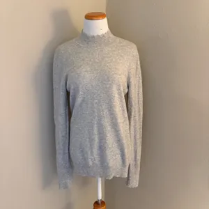 100% Cashmere Nanette Lepore Gray Scalloped Mock Neck Pearl Cuff Sweater Large‎ thumbnail 2